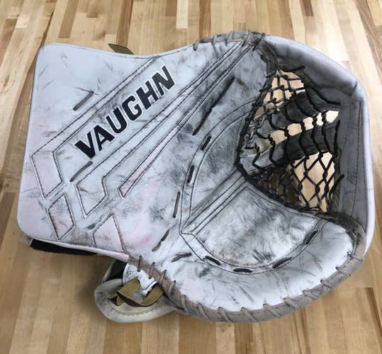 Vaughn Pro Carbon Senior Goalie Glove