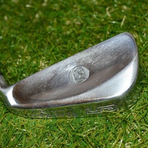 Walter Hagen 	Ultradyne 	5 Iron 	Right Handed	37.5"	Steel 	Stiff	New Grip