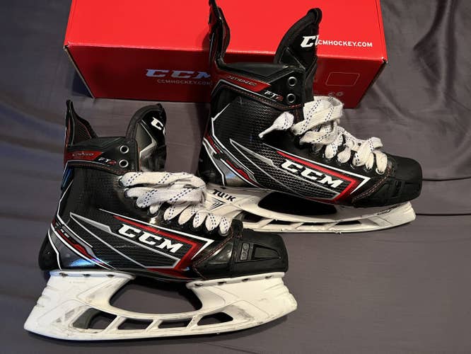Senior CCM Extra Wide Width  Size 9 JetSpeed FT2 Hockey Skates