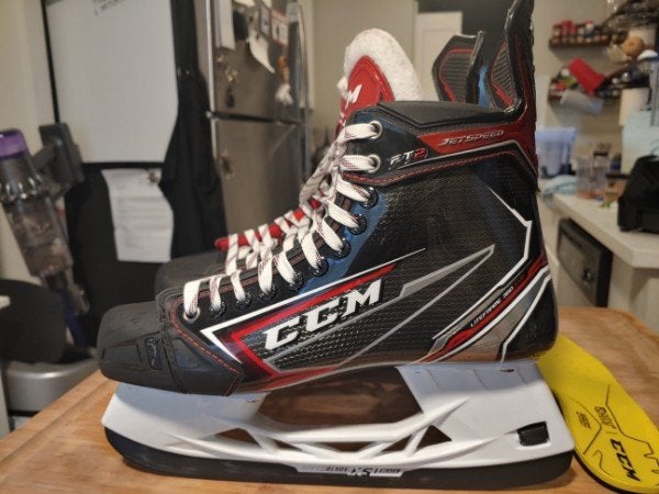 Senior MINT CCM JetSpeed FT2 Hockey Skates Extra Wide Width Size 10EE ALMOST NEW