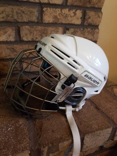 White Used Medium Bauer 7500 Helmet