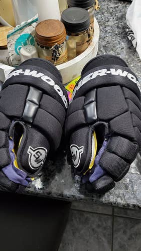 Black New Sher-Wood BPM 120 Hockey Glovesey Gloves 13"