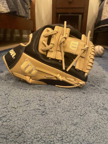 High School/College Infield 11.5" A2000 Baseball Glove