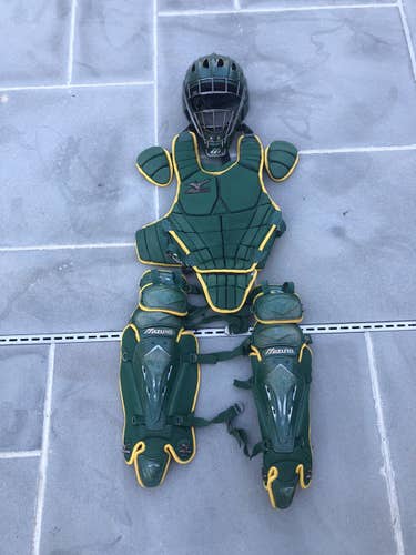 Used Mizuno Samurai Catcher's Set