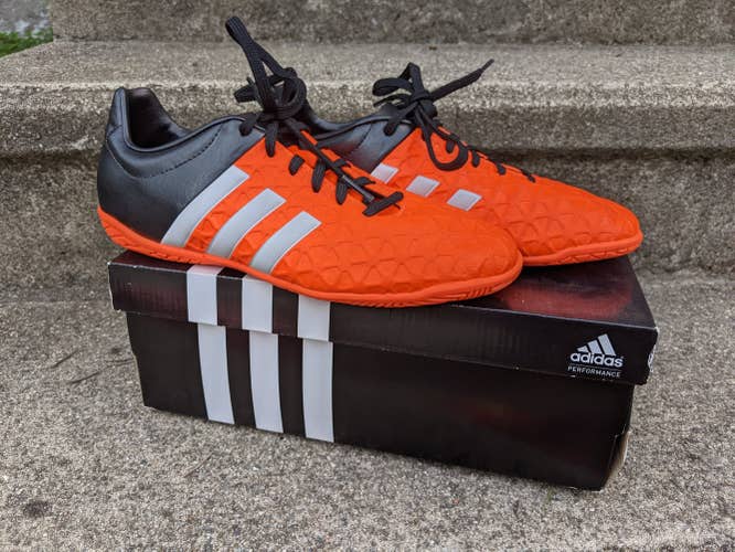 Like New Men's Size 4.5 Indoor/Futsal Cleats