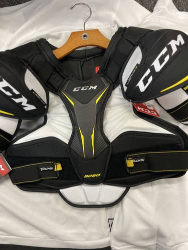 Senior Large CCM Tacks Shoulder Pads