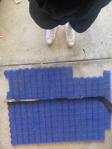 Junior Right Handed Mid Pattern  Nexus 1N Hockey Stick