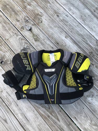 Bauer supreme 1s shoulder pads Size Large