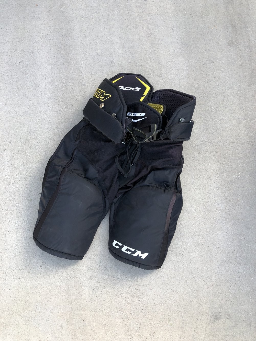 CCM Hockey Tacks 692 NHL Junior Large Pants Excellent++++ Lightly Used Shape