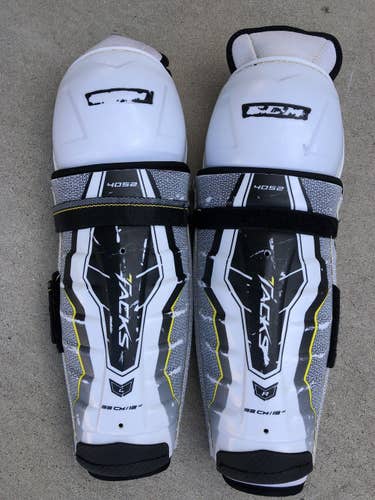 Used CCM  Tacks 4052 Shin Pads