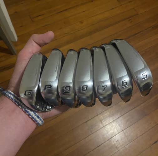 EXCELLENT CONDITION Cobra King F7 One Length Iron Set 5-PW GW