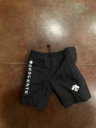 Black Youth Unisex Used Size 12 Descente Shorts