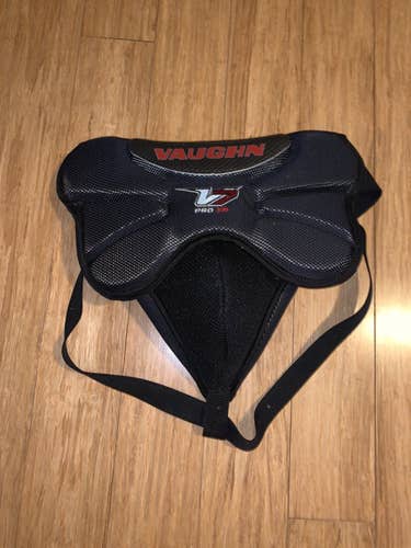 Vaughn V7 Pro XR Senior Goalie Cup