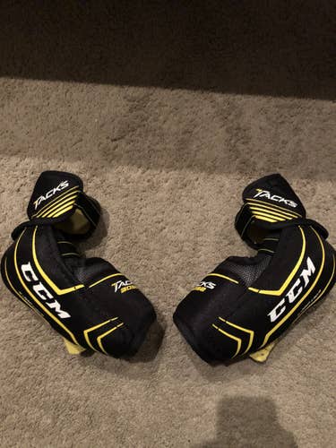 Sr. M Hockey CCM Elbow Pads (like New!)