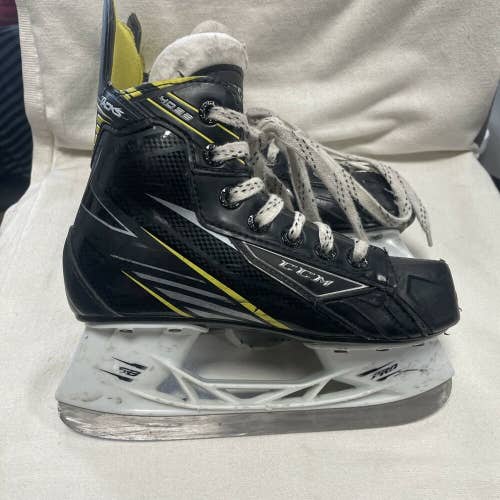 Junior Youth Size 13.5 CCM TACKS 4092 Ice Hockey Skates