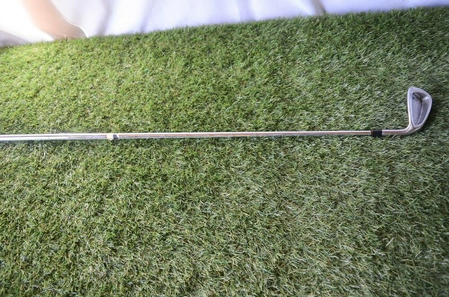 Titleist 	Dci 	8 Iron 	Right Handed 	36.5"	Steel 	Stiff	New Grip