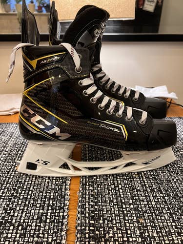 CCM AS3 Pro Hockey Skates w/ Step Steel - Size 9.5 - Width EE