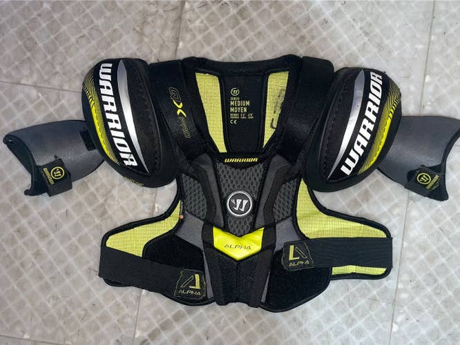 Senior Medium Warrior Alpha QX Pro Shoulder Pads - Lightly Used