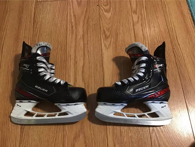 Youth Bauer Regular Width  Size 12 Vapor X Shift Pro Hockey Skates