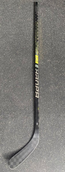 Senior Bauer Supreme 2S Pro Kane P88 Curve Right Handed Grip Hockey Stick