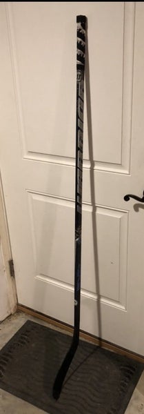 Senior Right Handed Warrior EVO Grip Gionta Toe Pattern Hockey Stick 75 Flex