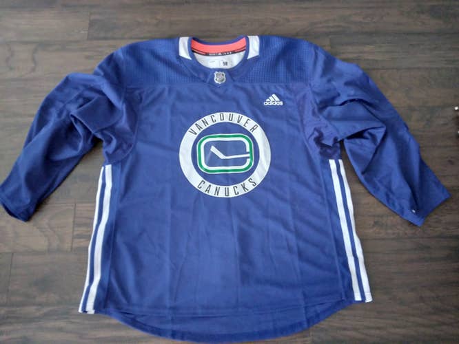 Vancouver Canucks Practice Jersey (58) with game socks (L)