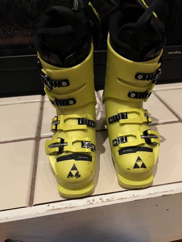 Used Fischer RC4 Podium 70 Ski Boots Soft Flex