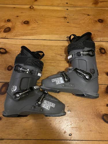 Nordic’s ace ski boots size 27.5