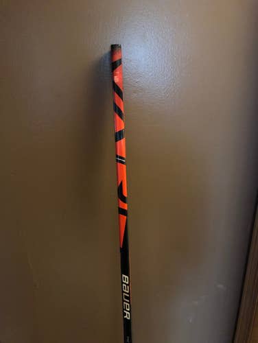 Intermediate Right Handed Mid Pattern  Vapor 2x Team Hockey Stick