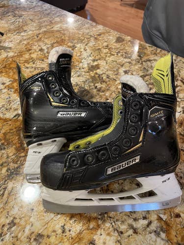 Youth Bauer Size 13 Supreme Ignite Pro+ Hockey Skates