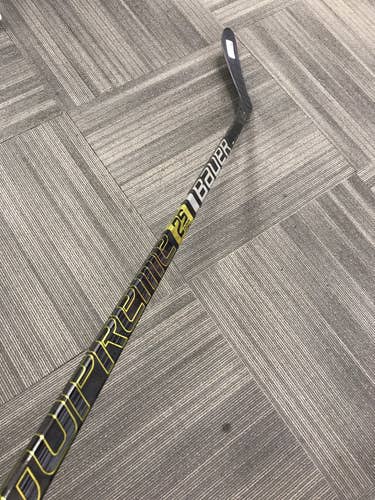 Senior Left Hand Toe Pattern  Supreme 2S Pro Hockey Stick