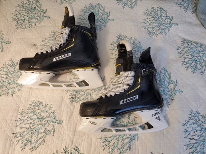 Senior New Bauer Supreme 2S Pro Hockey Skates Regular Width Size 8