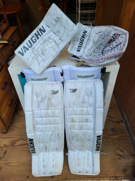 White Senior Used 32+2" Vaughn Velocity V7 XF Pro Goalie - Full Set