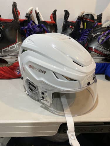 Bauer hyperlite helmet Med- Lrg With Visor
