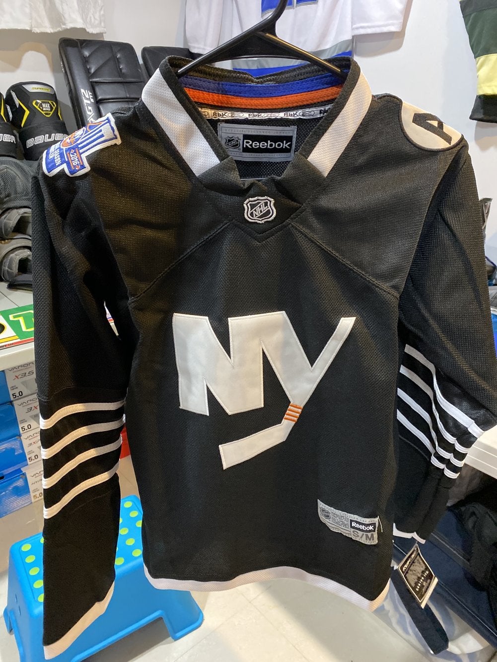 New York Islanders CCM Shirt Mens Medium Blue Gray Hockey NHL Long Sleeve