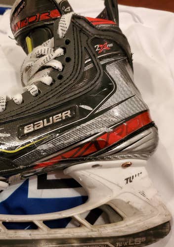 Junior Used Bauer Vapor 2X Pro Hockey Skates Regular Width Size 4