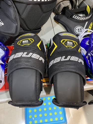 New Bauer Supreme Knee Guards Junior