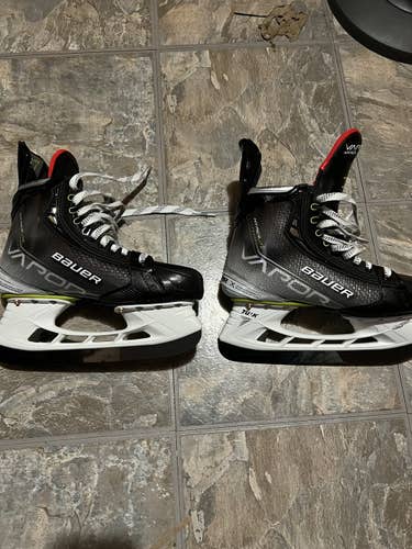 Used Bauer Regular Width Size 5.5 Fit 2 Vapor Hyperlite Hockey Skates