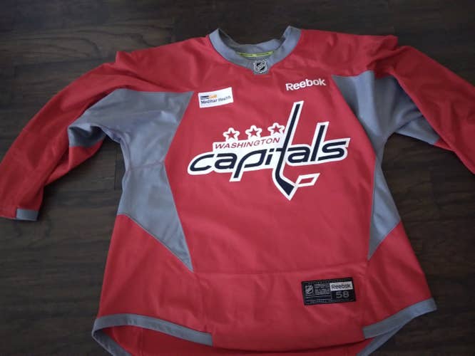 Washington Capitals Reebok Practice Jersey (58) with matching socks (L)