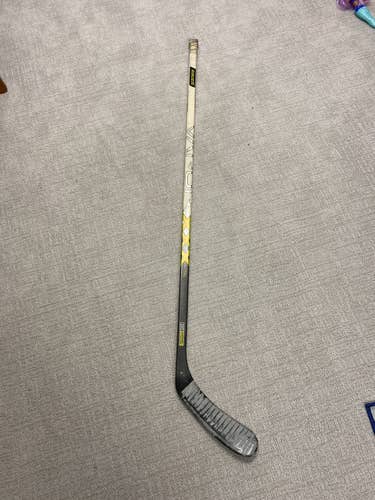 Senior Left Hand Mid Pattern Vapor XXX Lite Hockey Stick