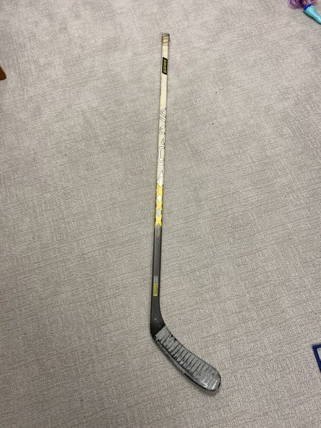 Senior Left Hand Mid Pattern Vapor XXX Lite Hockey Stick