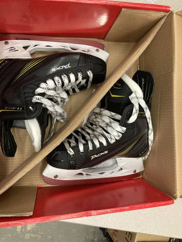 CCM Tacks Classic Skates Size 5