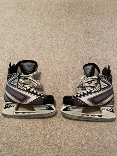 Senior CCM Regular Width Size 5 Vector 04 Hockey Skates