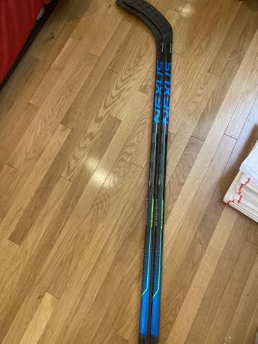 Senior Right Handed Toe Pattern  Nexus Geo Hockey Stick