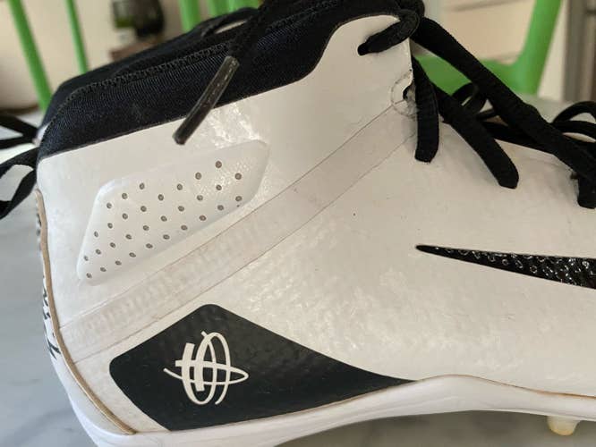 Adult mens Used Size 10 (Women's 11) Nike Cleats