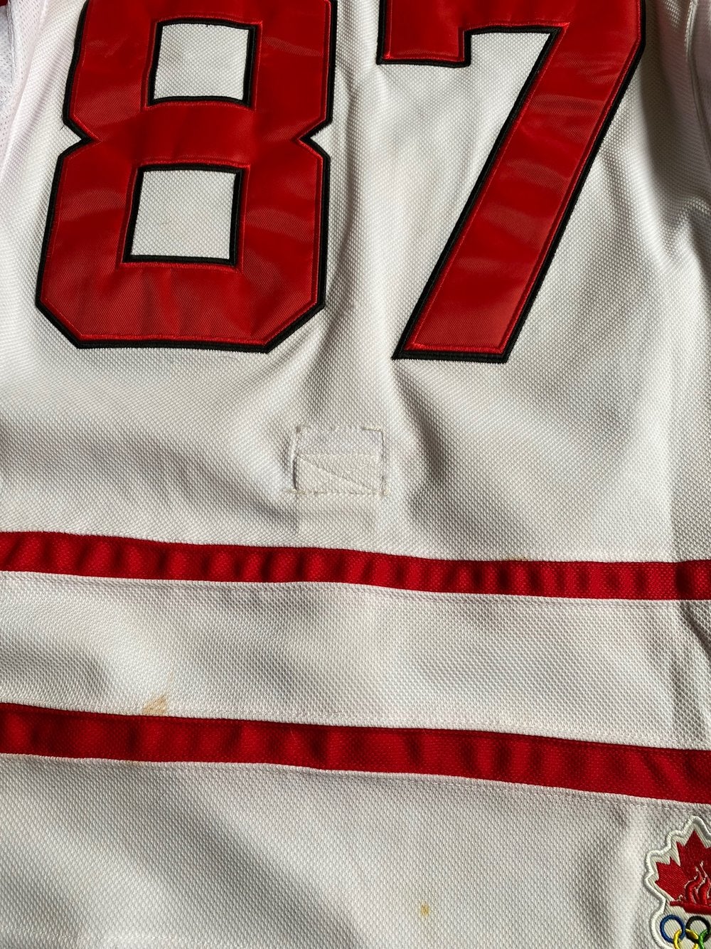 SIDNEY CROSBY 2010 TEAM CANADA JERSEY SIZE X-LARGE PEGUINS