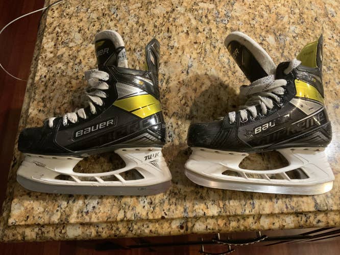 Senior Used Bauer Supreme 3S Hockey Skates Regular Width Size 7 FIT 2