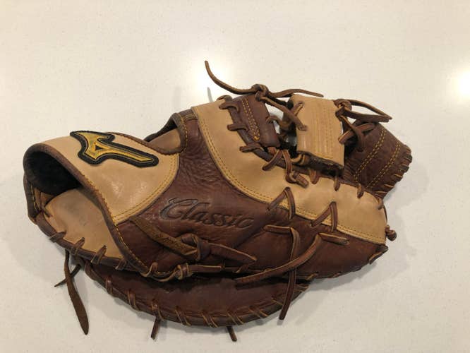 Used Mizuno Right Hand Throw First Base Classic Pro Soft Baseball Glove 12.5"
