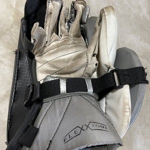 White Nike Bauer XXperformance vapor Jr Rt blocker left glove