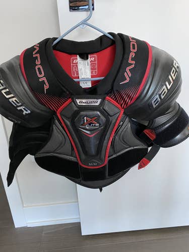 New Senior Medium Bauer Vapor 1X Lite Shoulder Pads